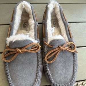 Dakota size 7 UGG Moccasins